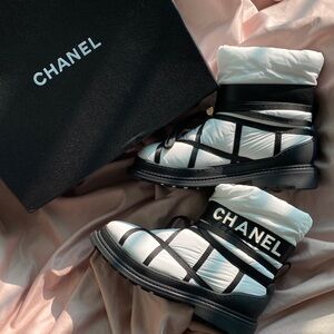 Women's Chanel Black & White Quilted Logo Chunky Sole Snow Boots